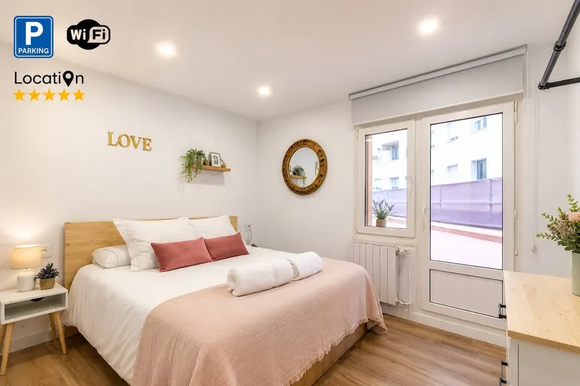 Luxury Old Town Apartment - Terrace and Private Parking - Image 1