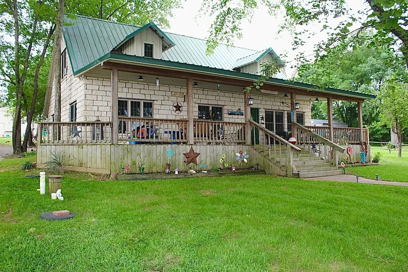 The Lake House on Lake Limestone - Image 1