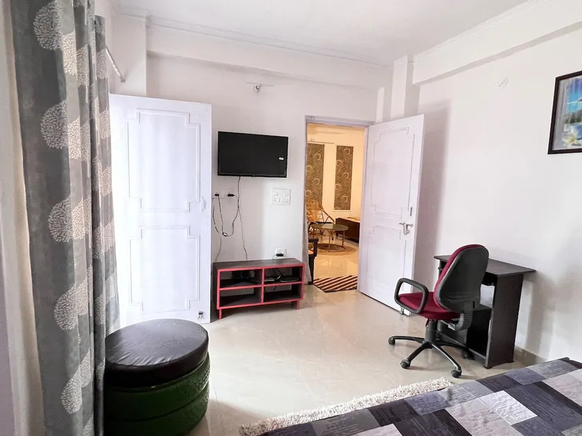 Hillside Mornings • Cozy 1 BHK+ Space Near AIIMS - Image 1