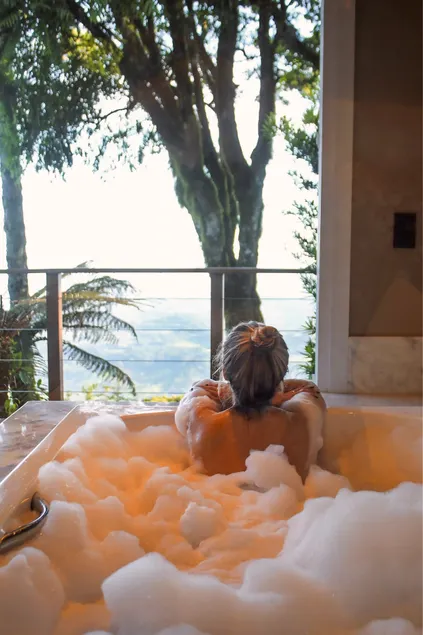 Romantic cabin with bathtub next to Gramado - Image 1