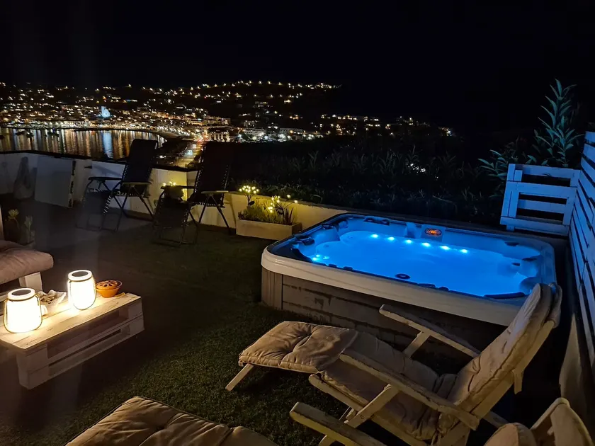 House with beautiful views and an outdoor Jacuzzi - Image 1