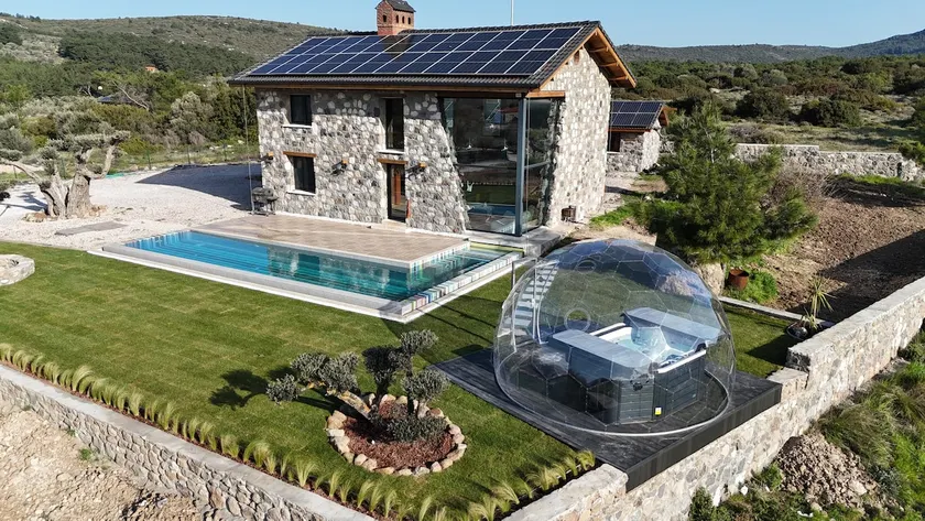 Private stone villa with heated jacuzzi in 6000 m2 - Image 1
