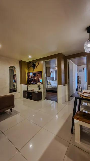 Hunter's 2BR w/ Full Kitchen Near SM North Edsa - Image 1