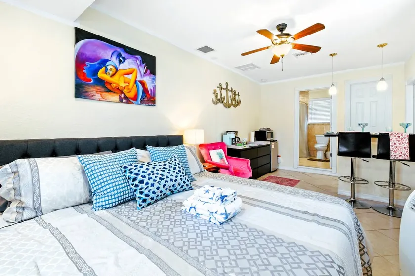 Elegant Palm Beach Suite Ultra-Private King Bed - Image 1