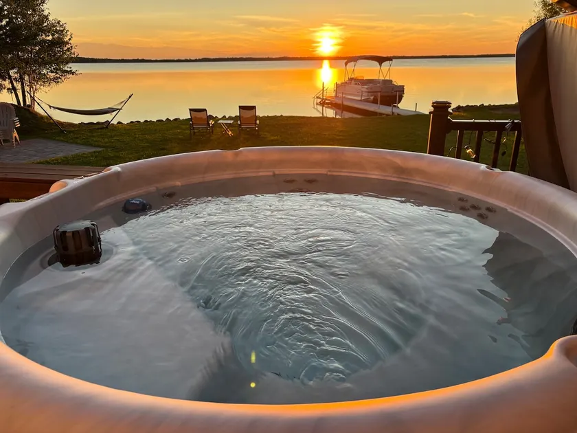 Relax & Unwind - Cozy Waterfront Oasis Near Duluth - Image 1