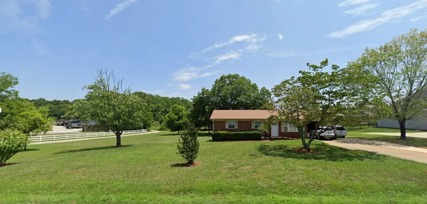 Peaceful countryside home, pets welcome - Image 1