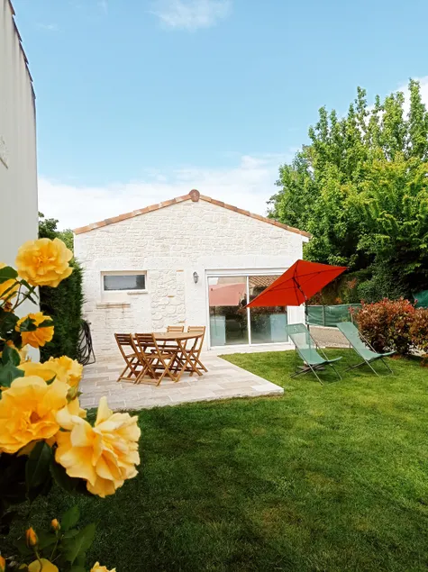 Nice quiet cottage, air conditioning, parking, Wi-Fi & linens - Image 1