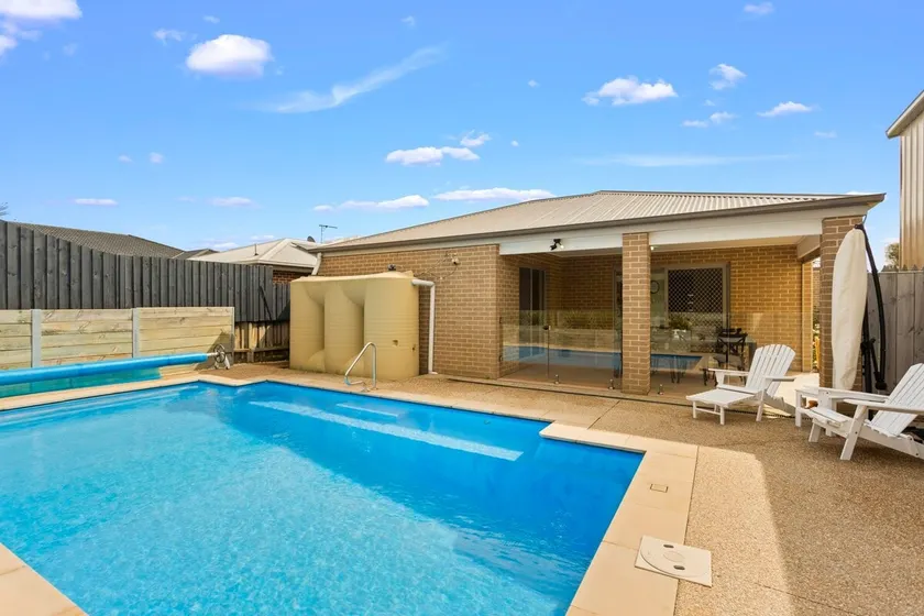 Family w Large Pool & Game Garage Wlk to Beach - Image 1