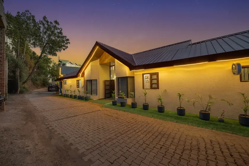 3 Br Harrington Villa | Kitchen| Living room |AC - Image 1