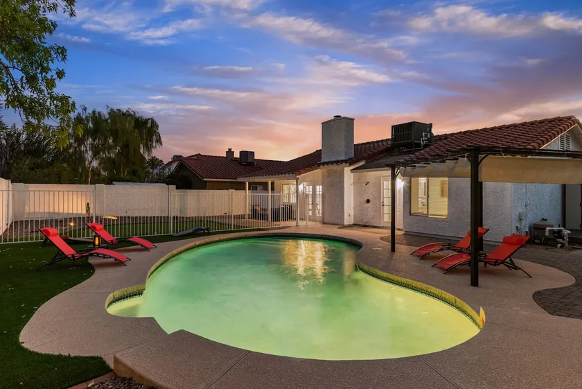 Lookout Mountain Retreat with Heated Pool & 6 Beds - Image 1