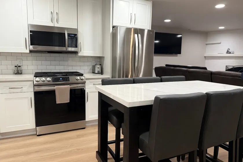 Mill Plain Cottage 3Bed 2Bath Close to Everything - Image 1