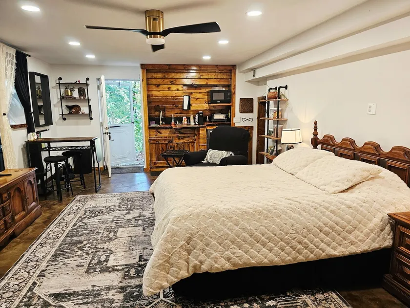 Luxe Studio Apartment in the Burbs w/ Wooded Lot - Image 1