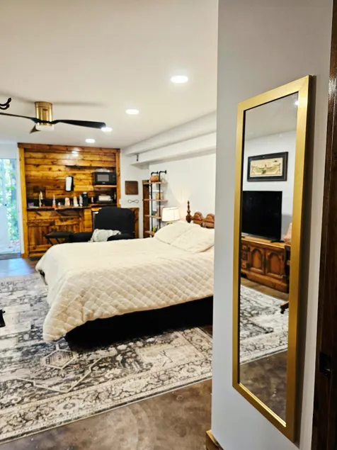 Luxe Studio Apartment in the Burbs w/ Wooded Lot - Image 1