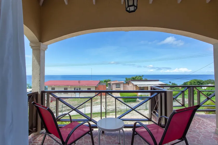 Ocean-View Balcony Near Speightstown & Beaches - Image 1