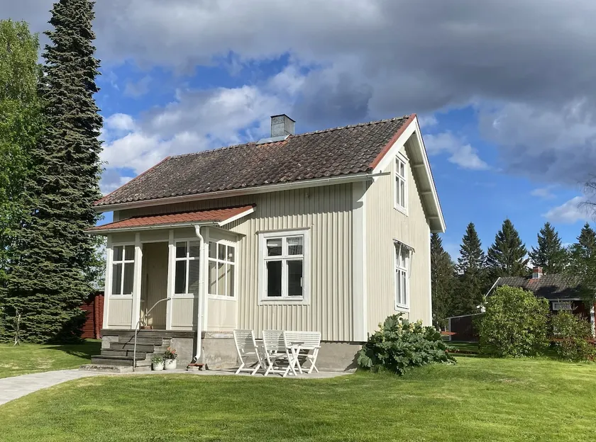 Charming cottage on a farm - Image 1