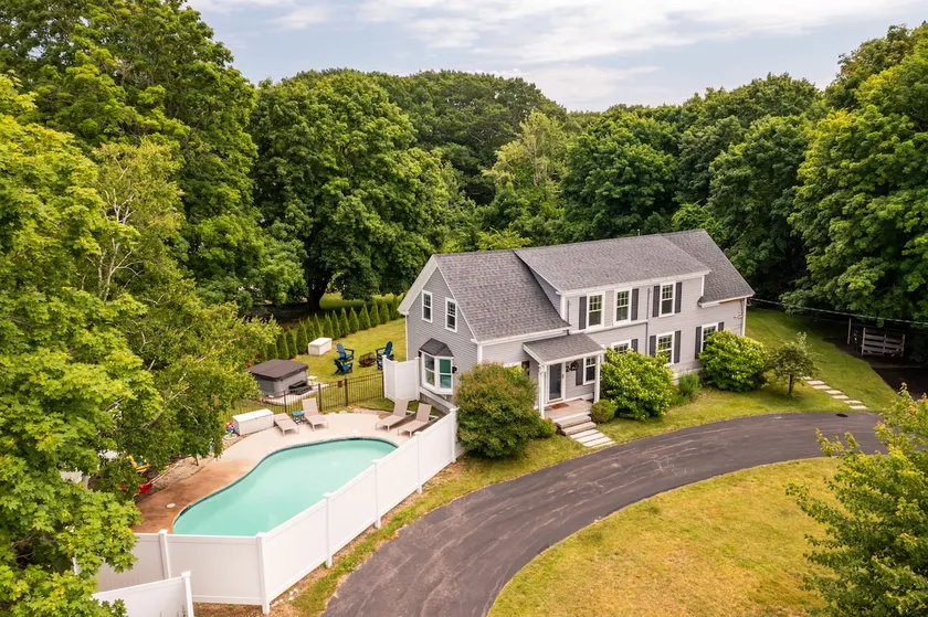 Kennebunk's Charming Beach Home - Image 1