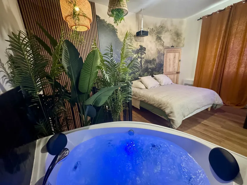 L’Oasis - Spa, Sauna & Private Parking - Image 1