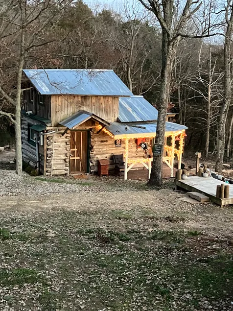 The Piney Pioneer Cabin - Image 1