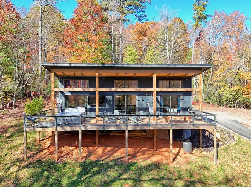 Hot Tub-Sauna-Pickleball-Views-Hikes-Fire Pit - Image 1