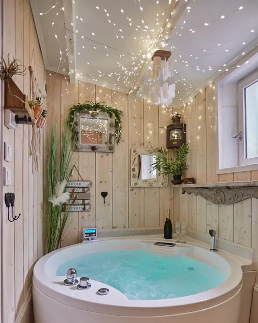 Flat Jacuzzi Sauna Aix center - Image 1