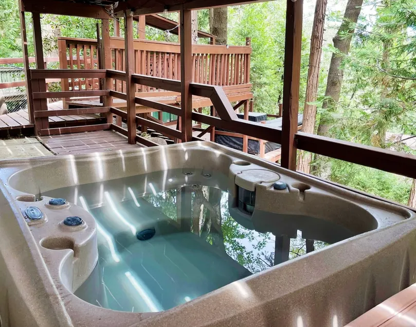 Couples Retreat with Hot Tub & Fire pit - Image 1