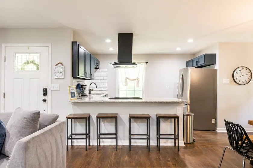 Modern Stay 5 BR ATL Retreat Near Airport/Stadiums - Image 1