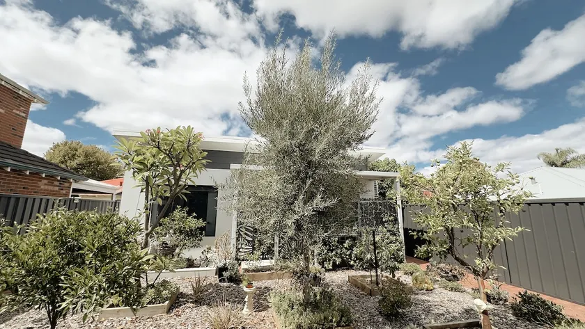 Modern City Guesthouse - Walk to Cafés & Foreshore - Image 1