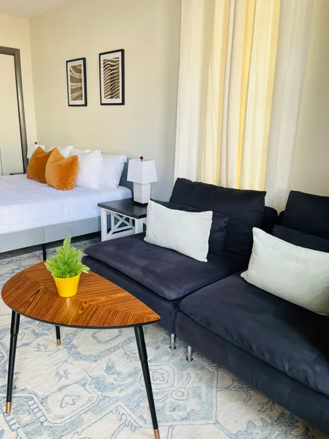 Beautiful suite with separate entrance. - Image 1