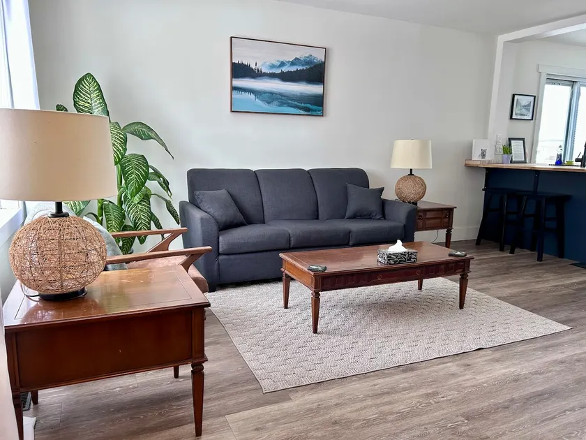 Cozy 2BR Near Boulevard Lake - Image 1