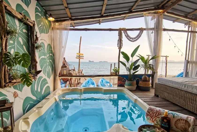 Aura Bluewave Beach House with Private Jacuzzi - Image 1