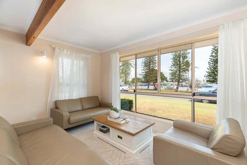Lovely Waterfront Beach House, Pet-Friendly - Image 1