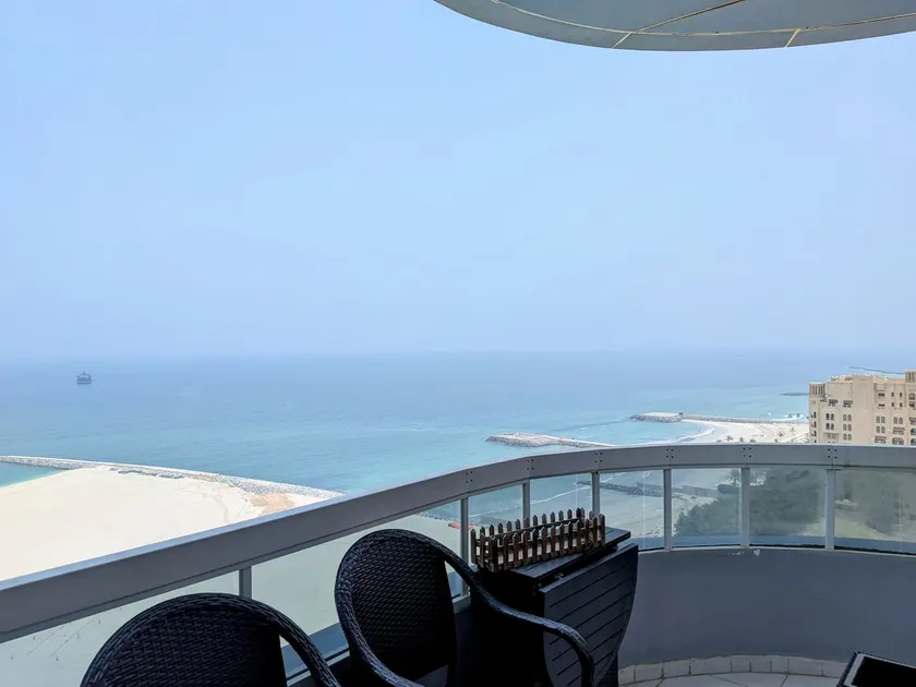 Seabreeze 1BHK Apt with Direct Seaview Balcony - Image 1