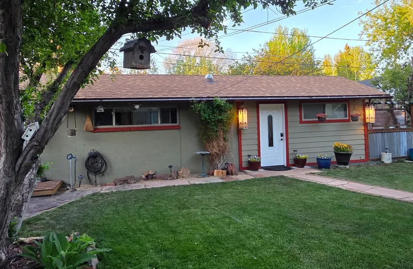 Full Circle Cottage-No Cleaning Fees-Walk Downtown - Image 1