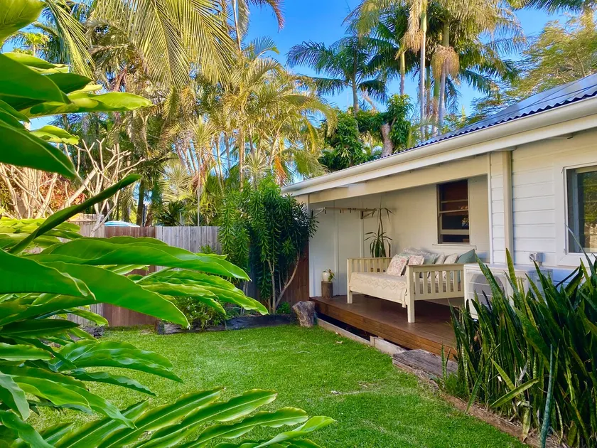 Cosy Cottage with Private Garden - Walk to Town - Image 1
