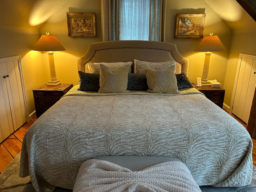 Garnot Hill: Entire 2 bedroom guest suite - Image 1