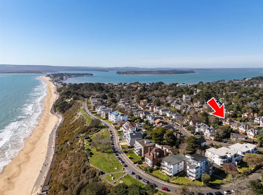 Beachside annex in Canford Cliffs by Sandbanks - Image 1