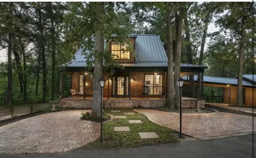 Cedar Cottage w Views/Creek on 5.5 acres - Image 1