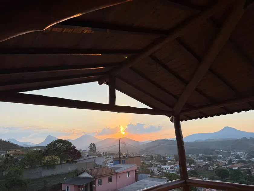 House with stunning views! - Image 1