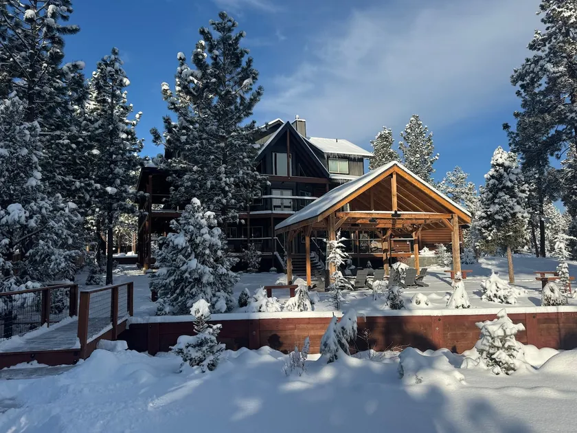 Mt Stylish Chalet•PickleBall•FirePit•Jacuzzi - Image 1