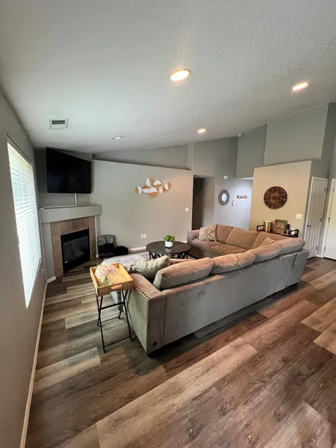 Entire home near Wooden Shoe Tulip festival - Image 1