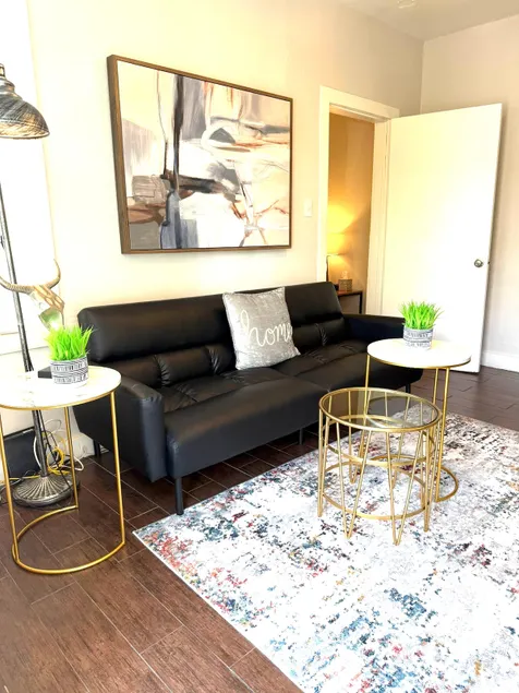 Fantastic Cottage, Walk to Pearl - Downtown unit 1 - Image 1