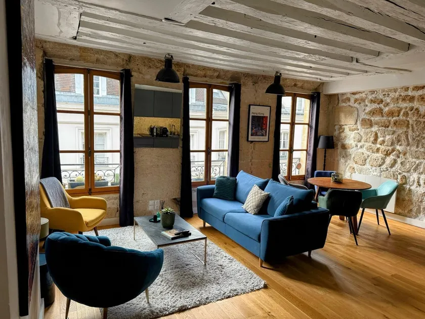 Saint Honore Street, Palais Royal, A/C in bedroom - Image 1