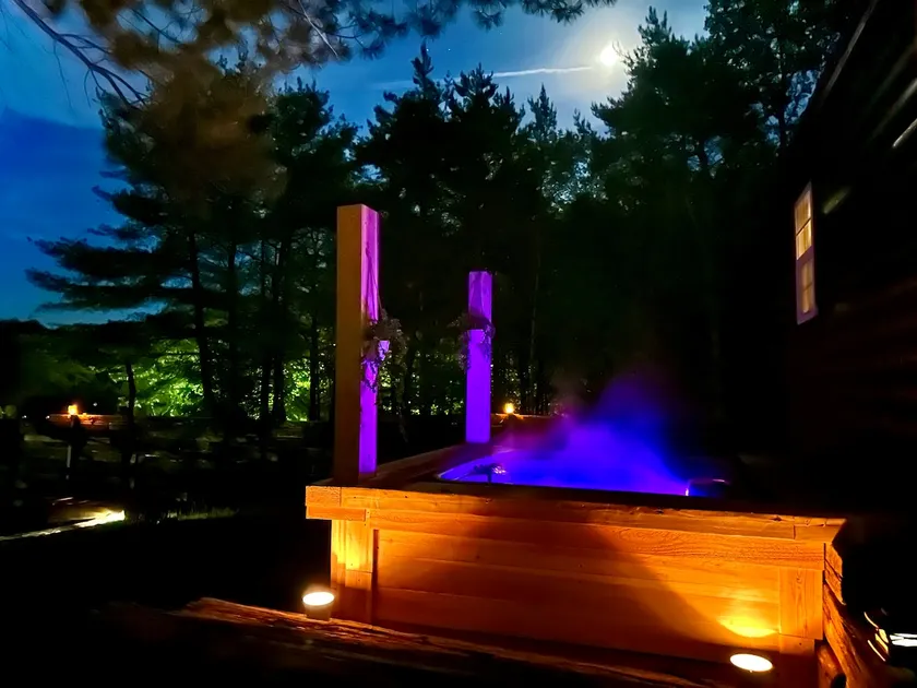 Maple Villa ·Brand New Jacuzzi · Axe Range · Pet- Friendly near Cook Forest - Image 1