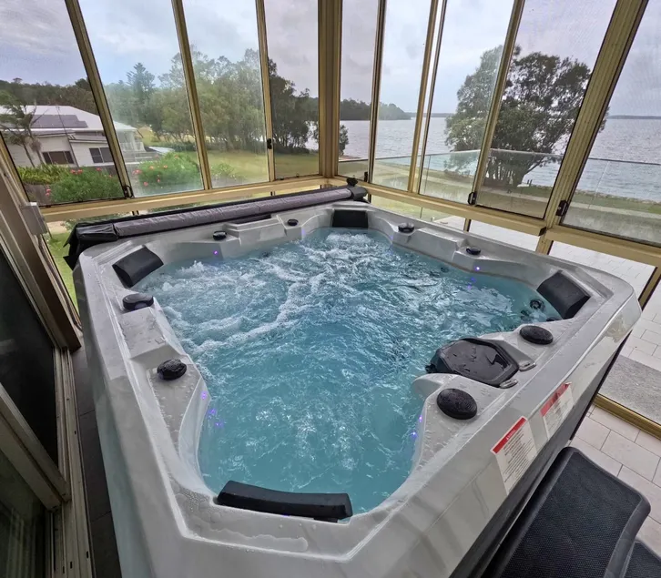 Lakefront Villa w/ Spa & Stunning Views - Image 1
