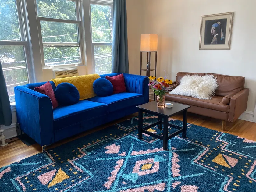 Steps from the Lake, Lovely 3-Bedroom Condo - Image 1