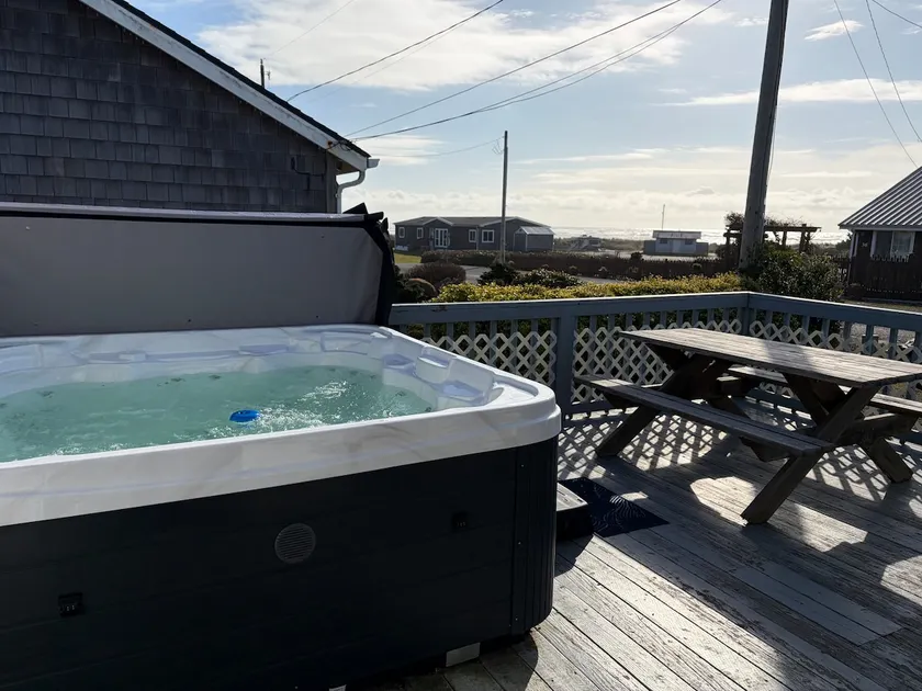 Love Shack 1 | Pacific Beach Hot Tub Escape - Image 1
