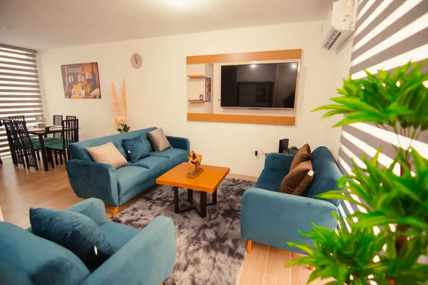 Nice house in a private waterfront development - Image 1
