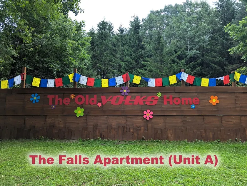 The Old Volks Home, the Falls Apartment (Unit A)! - Image 1