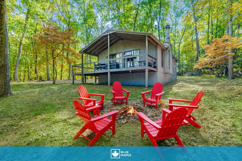 Spacious w Hot Tub, Fire Pit, Deck, Grill and WiFi - Image 1