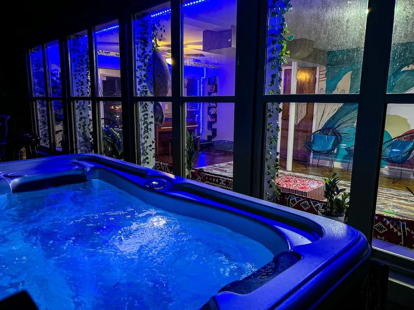 Elegant Entertainment Home The SPOT + HOT TUB - Image 1
